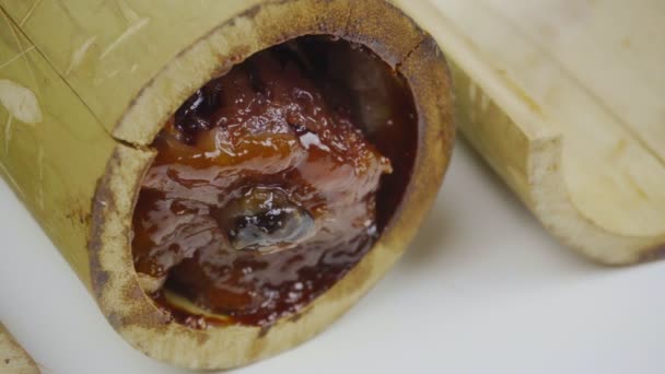 Kleisty Ryż Smażony Bambusowych Szwach Mlekiem Kokosowym Fasolą Brązowy Kleisty — Wideo stockowe