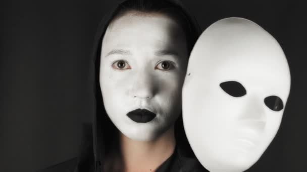 Portrait Une Femme Mime Bodypainting Blanc Avec Des Lèvres Noires — Video