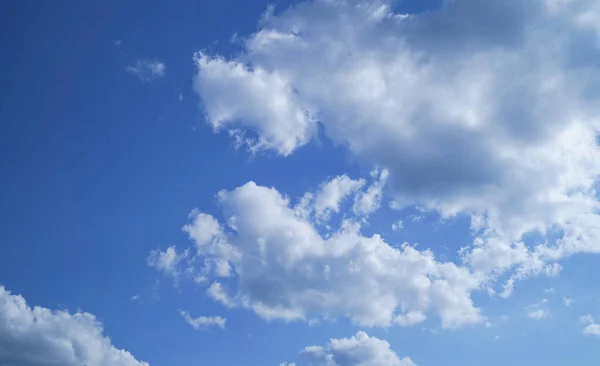 Prachtige Heldere Blauwe Lucht Witte Wolken — Stockfoto