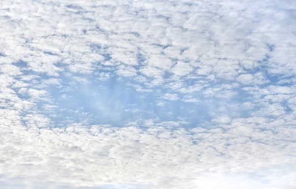 Wolkenkader Mooie Cirrus Wolken Met Blauwe Lucht Het Midden — Stockfoto