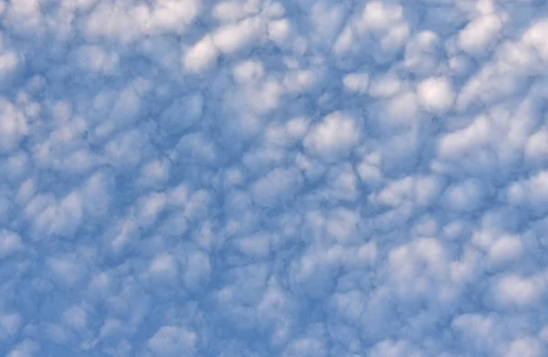 Mooie Lichte Wolken Met Volledige Frame Dekking Blauwe Hemel — Stockfoto