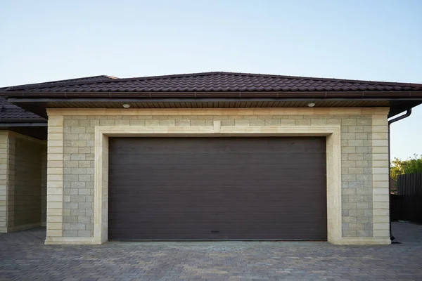 Modern garage with luxury stone finishes and wide gates for two cars — Stock Photo, Image