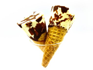 Dondurma külahta çikolatalı.