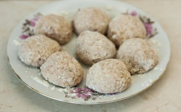 Hausgemachte Hackbällchen Auf Dem Teller Der Küche Herstellung Von Hackfleischbällchen — Stockfoto