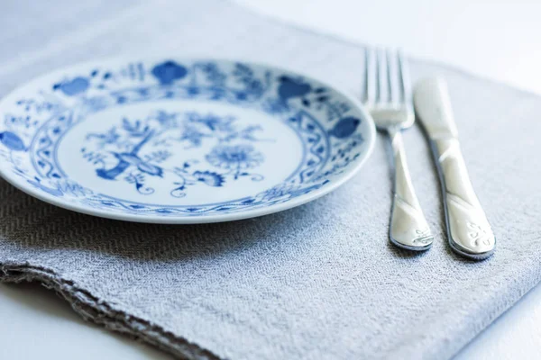 Tafelschikking Voor Het Diner Een Bord Een Vork Een Mes — Stockfoto