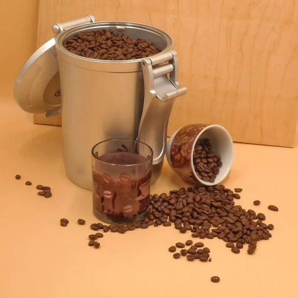 Filiżanka Kawy Młynek Kawy Ziarna Kawy — Zdjęcie stockowe