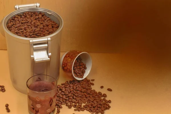 Filiżanka Kawy Młynek Kawy Ziarna Kawy — Zdjęcie stockowe