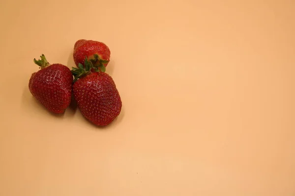 Strawberries Bowl Strawberry Black Background Strawberries Table Strawberries Wooden Table — Stock Photo, Image