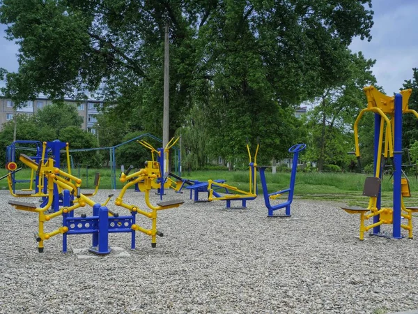 Casa Park Trees Park Playground Park Building Park Storm Park Imagen de stock