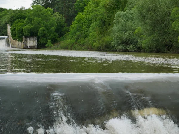 Acqua Che Scorre Nel Dam Dam Sul Fiume Lago Yosemite — Foto Stock