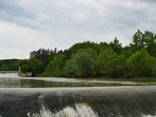 Eau Coulant Dans Barrage Sur Rivière Lac Dans Yosemite Bridge — Photo