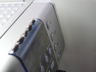 Kahve çekirdekleri ve kahve öğütücüleri. Fırında kurabiye pişirme. Kavrulmuş kahve çekirdekleri. Kahve çekirdekleri ve kahve çekirdekleri.