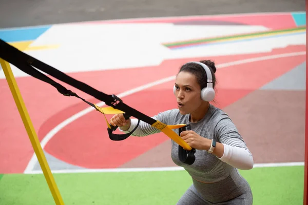 Athlete Trains Aesthetic Straps Exhales Heavily — Stock Photo, Image