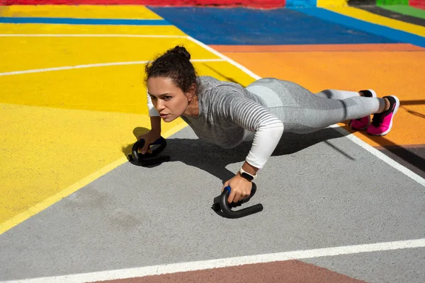 Young Woman Gray Tracksuit Doing Push Ups Using Palm Rests — Stock Photo, Image