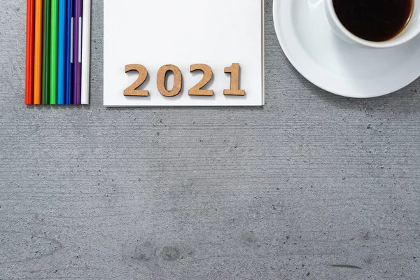 Ano Novo 2021 Colocação Plana Espaço Escritório Com Xícara Café — Fotografia de Stock