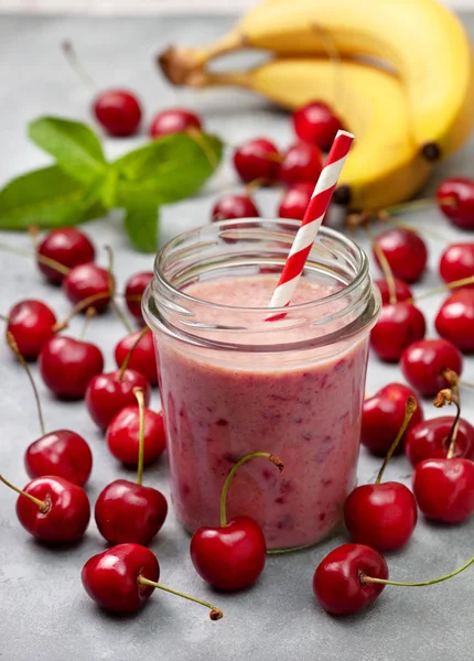 Batidos de plátano de cereza —  Fotos de Stock