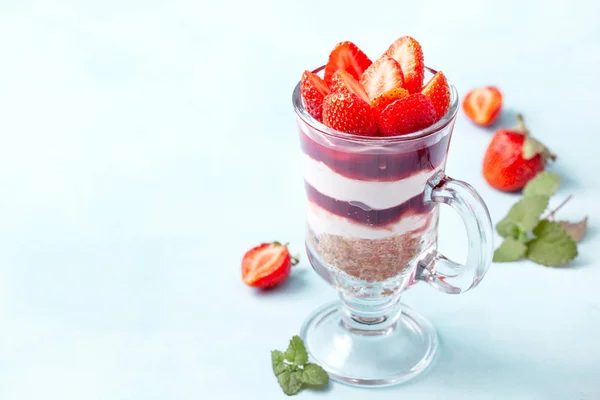 Tarta de queso con fresas —  Fotos de Stock