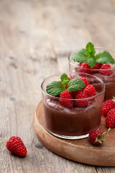 나무 딸기와 초콜릿 무스 — 스톡 사진
