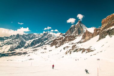 Bahar gününde buzul Dağı Cervinio, İtalya