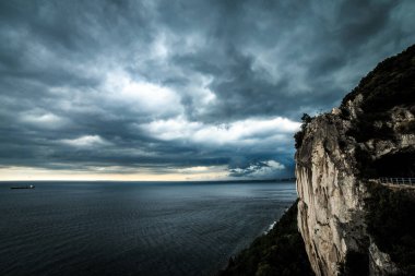 Trieste Körfezi denizde yaklaşan fırtına