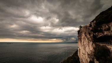 Trieste Körfezi denizde yaklaşan fırtına