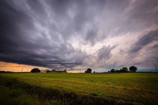 Een Storm Growin Omhoog Velden Van Italië — Stockfoto