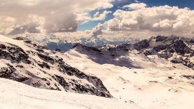 Bahar gününde buzul Dağı Cervinio, İtalya