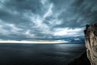 Trieste Körfezi denizde yaklaşan fırtına