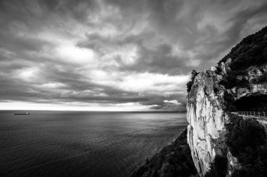 Trieste Körfezi denizde yaklaşan fırtına