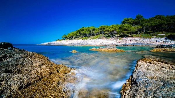 Μια Ηλιόλουστη Μέρα Στη Θάλασσα Στην Κροατία — Φωτογραφία Αρχείου