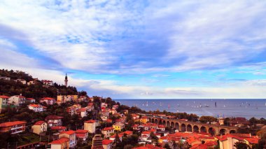 2100 'den fazla teknesi olan dünyanın en büyük yelkenlilerinden biri olan Barcolana.