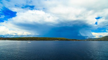 Hırvatistan denizinde feribottan ayrılan fırtına