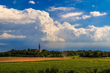 Alanları, Friuli Venezia Giulia fırtınalı gün