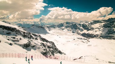 Bahar gününde buzul Dağı Cervinio, İtalya