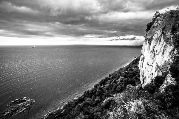 Trieste Körfezi denizde yaklaşan fırtına