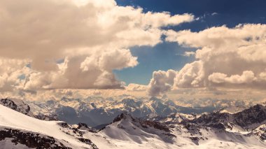 Bahar gününde buzul Dağı Cervinio, İtalya