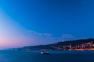 Trieste körfezinde kış akşamı