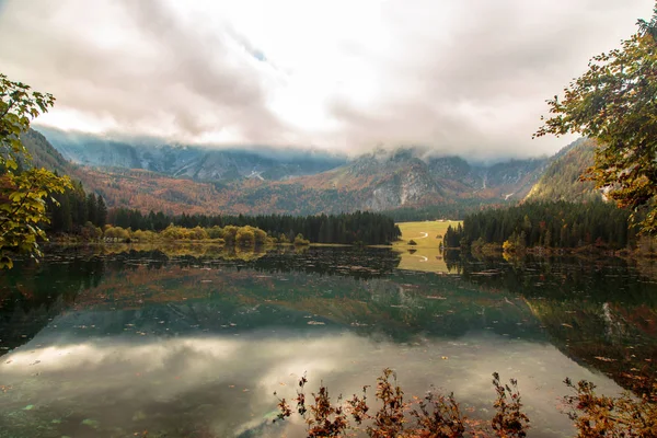 Amanecer Lago Durante Otoño Colorido — Foto de Stock