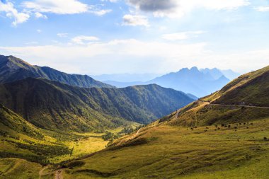 Friuli Venezia-Giulia Alpleri arasında yaz günbatımı