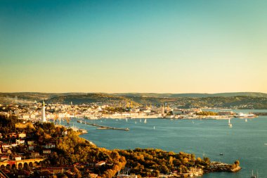 2100 'den fazla teknesi olan dünyanın en büyük yelkenlilerinden biri olan Barcolana.