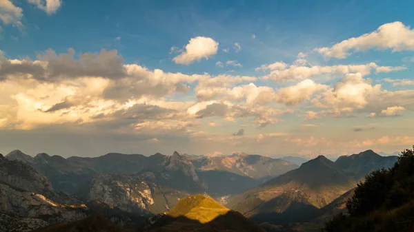 Zomer Zonsondergang Tussen Alpen Van Friuli Venezia Giulia — Stockfoto