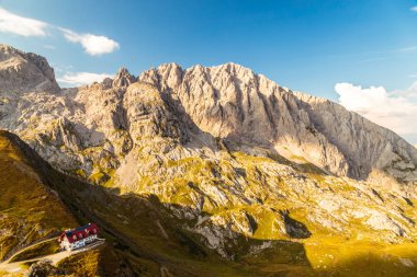 Friuli Venezia-Giulia Alpleri arasında yaz günbatımı