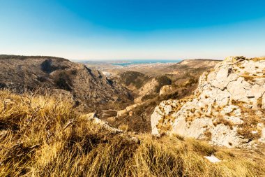 Val Rosandra, bir bahar sabahı Trieste şehir yakınındaki güzellikteki bir vadinin