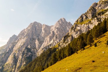 Friuli Venezia-Giulia Alpleri arasında yaz günbatımı