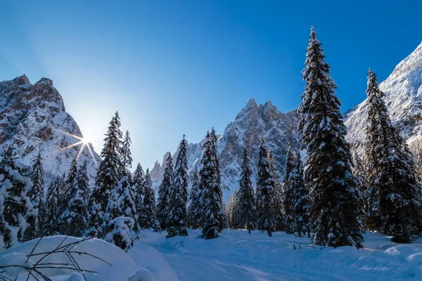Manhã Inverno Ensolarada Nas Dolomitas Italianas — Fotografia de Stock