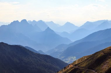 Friuli Venezia-Giulia Alpleri arasında yaz günbatımı