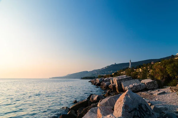 Zonsondergang Het Strand Onder Vuurtoren Van Triëst Friuli Venezia Giulia — Stockfoto