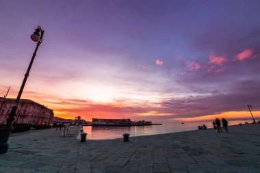 Trieste Molo Audace iskele kış akşamları