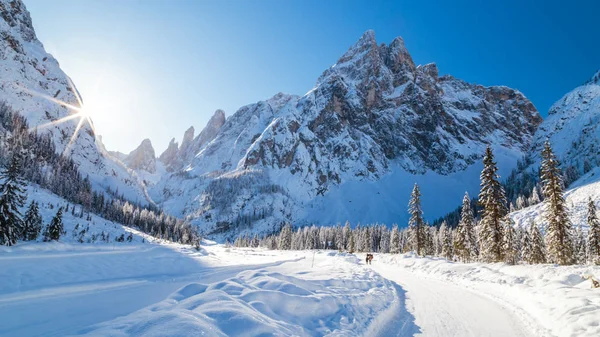 Sonniger Wintermorgen Den Italienischen Dolomiten — Stockfoto