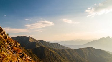 Friuli Venezia-Giulia Alpleri arasında yaz günbatımı